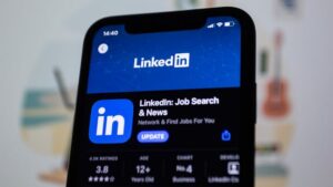 Smart Ways to Use LinkedIn for Job Hunting Success
